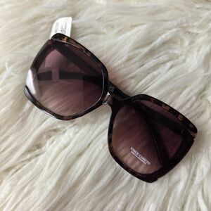 Vince Camuto Tortoiseshell Square Sunglasses with Brown Gradient Lenses